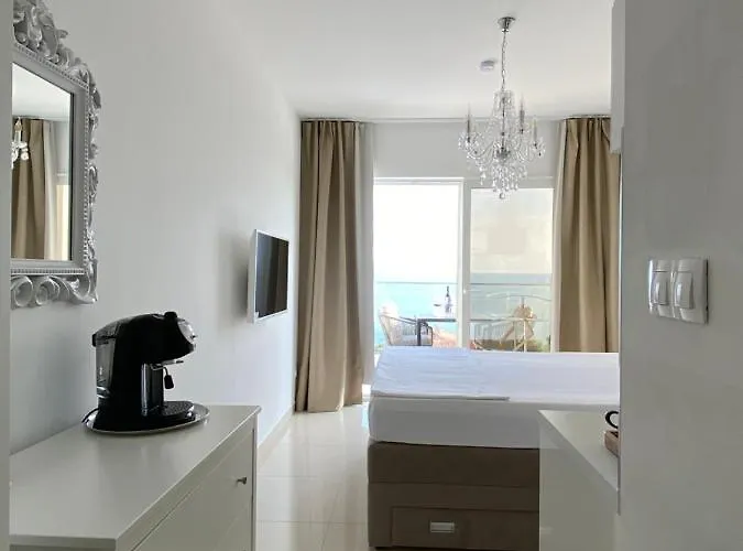 Hvar Ii *